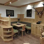 Gaestehaus Taner 게스트하우스 2*